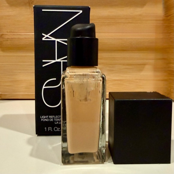 NARS Barcelona Light Reflecting Skin Improving Medium Coverage Foundation - Picture 2 of 11